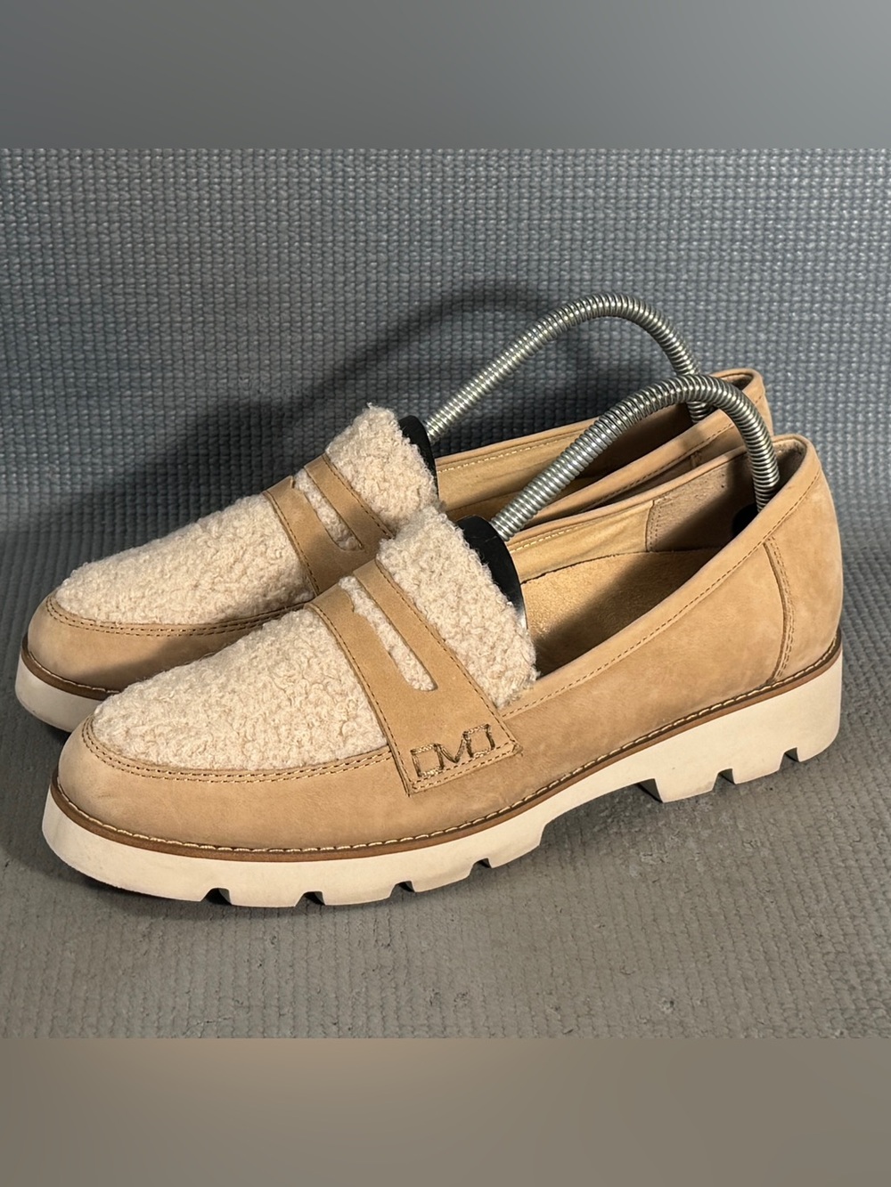 Vionic Cheryl Faux Fur Comfort Arch Support Loafers Beige Ivory Women’s Sz 9.5